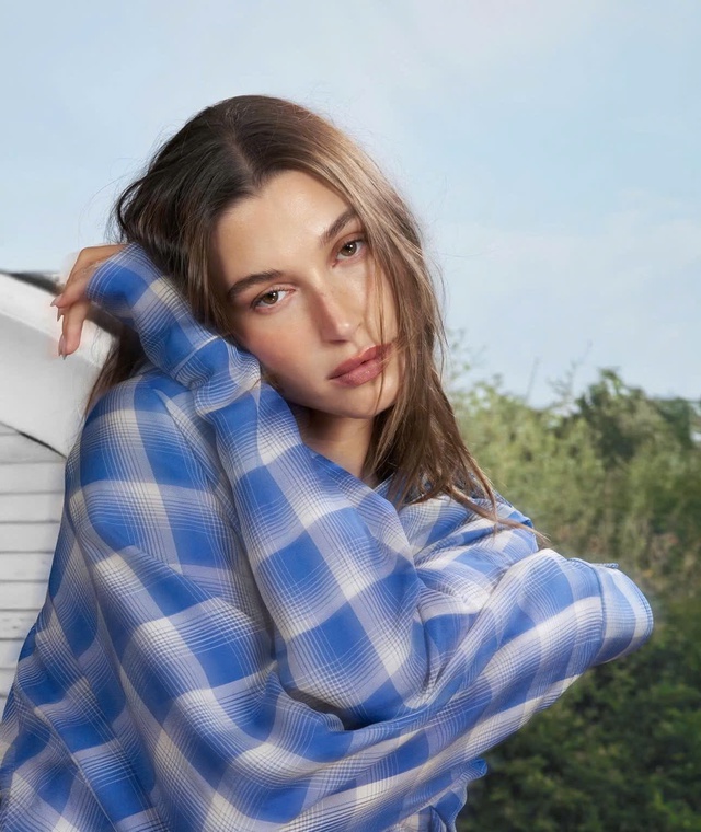 Hailey Bieber tiết lộ việc sẽ làm với 1 tỉ USD sau khi bán Rhode - Ảnh 1.