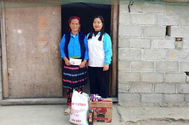 Gieo chữ Khâu Vai: Hành trình thay đổi cuộc sống của người phụ nữ dân tộc Nùng - Ảnh 3.