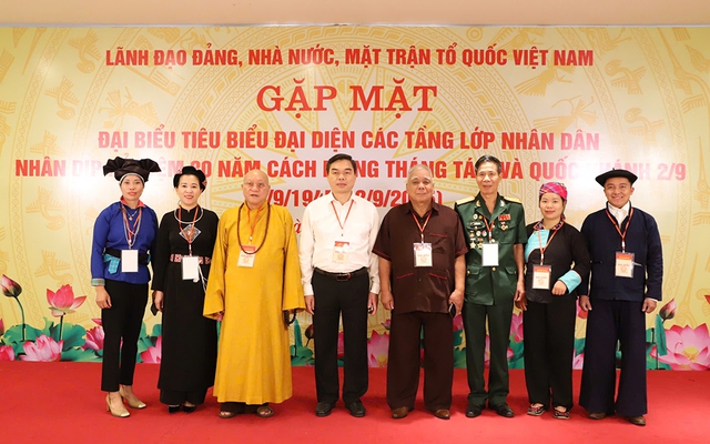 Gieo chữ Khâu Vai: Hành trình thay đổi cuộc sống của người phụ nữ dân tộc Nùng - Ảnh 4.