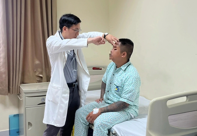 TP.HCM: Nam thanh niên đột quỵ khi đang chơi bóng đá - Ảnh 1.