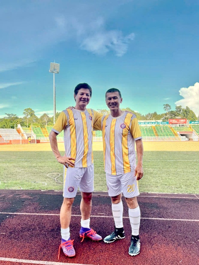 Đại chiến 'nảy lửa' cựu Quả b&oacute;ng v&agrave;ng Việt Nam tr&ecirc;n s&acirc;n Trường ĐH Đồng Th&aacute;p- Ảnh 3.