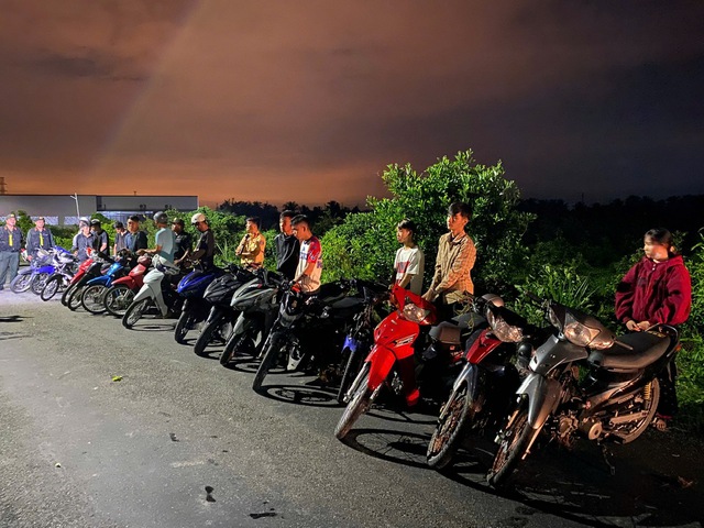 Khởi tố nhóm bị can đua xe gây rối trật…