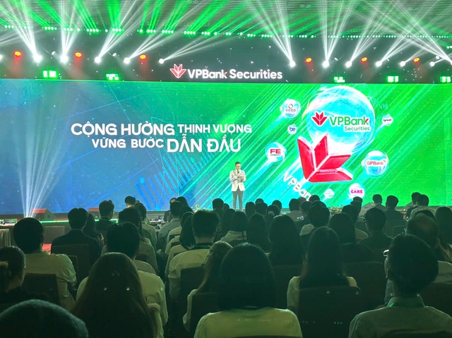 VPBankS chào bán cổ phiếu ra công chúng với giá 33.900 đồng/cổ phiếu- Ảnh 1. VPBankS chào bán cổ phiếu ra công chúng với giá 33.900 đồng/cổ phiếu- Ảnh 1.