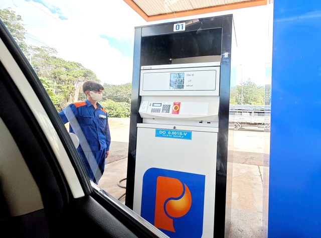 Giá xăng dầu hôm nay 16.10.2025: Thế gi…