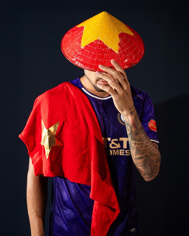 Trao quyết định nhập quốc tịch Việt Nam cho Đỗ Ho&agrave;ng H&ecirc;n: Kho&aacute;c &aacute;o đội tuyển với điều kiện n&agrave;o?- Ảnh 7.