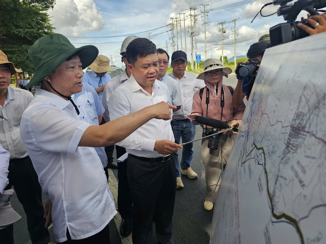 Chủ tịch HĐND TP.HCM khảo sát các công trình trọng điểm kết nối Bà Rịa - Vũng Tàu cũ- Ảnh 1.