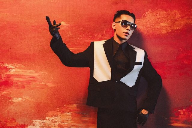 'Anh trai say hi' Wean liên tục 'khóa môi' bạn diễn trong MV dán nhãn 18+ - Ảnh 1.