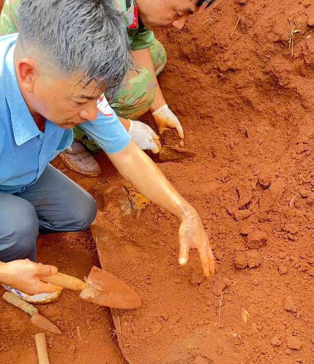 Phát hiện nhiều hài cốt liệt sĩ - Ảnh 1.