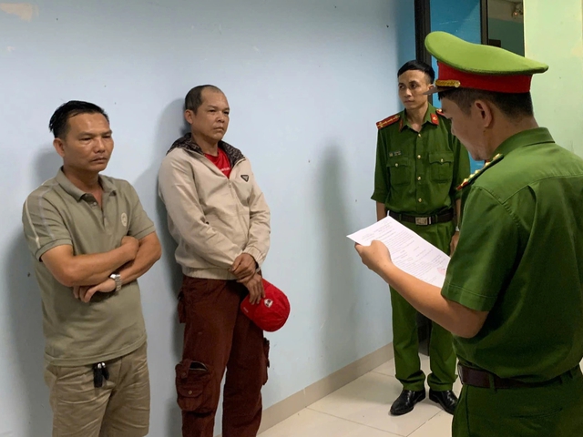 Gia Lai: Bắt giữ hai người dùng ô tô truy đuổi, chặn xe CSGT - Ảnh 1.