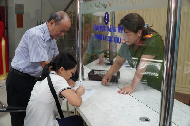 Vui mừng v&igrave; bỏ x&aacute;c nhận độc th&acirc;n khi mua b&aacute;n nh&agrave; đất, xe- Ảnh 2.