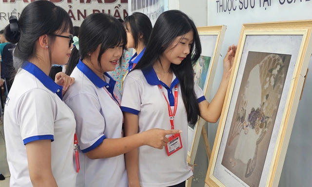 Trường Cao đẳng Công nghệ và Quản trị Sonadezi  triển lãm tranh của nữ họa sĩ - Ảnh 1.