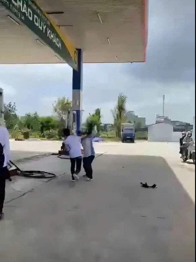 Một học sinh lớp 12 bị đâm tử vong- Ảnh 1.