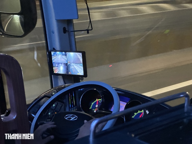 V&igrave; sao nhiều xe kh&aacute;ch trang bị camera 'x&oacute;a' điểm m&ugrave;? - Ảnh 2.