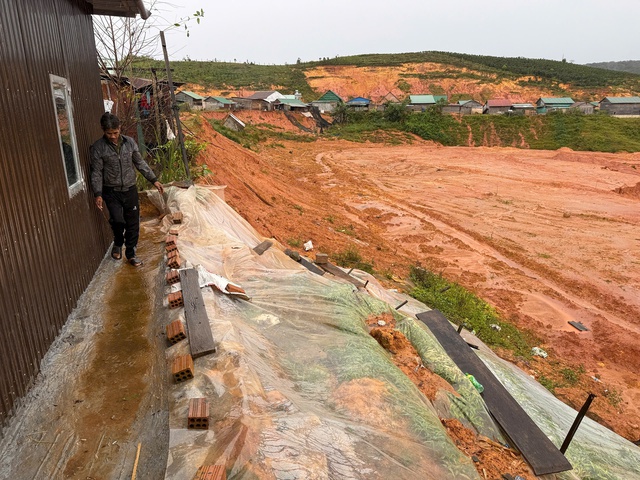 Cận cảnh sạt lở khu tái định cư vùng sâu thôn K’ Nớ ở Lâm Đồng - Ảnh 3.