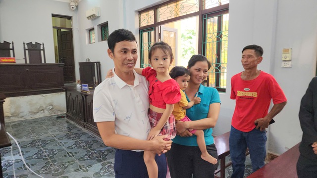 Vụ bán gà lôi trắng lãnh 6 năm tù: Tòa tuyên miễn trách nhiệm hình sự- Ảnh 2. Vụ bán gà lôi trắng lãnh 6 năm tù: Tòa tuyên miễn trách nhiệm hình sự- Ảnh 2.