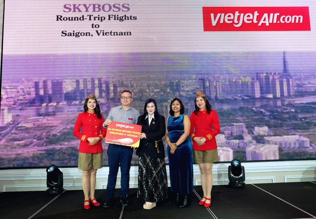 Vietjet - Tiên phong trao quyền và lan tỏa cảm hứng phụ nữ trong bầu trời hàng không
- Ảnh 1. Vietjet - Tiên phong trao quyền và lan tỏa cảm hứng phụ nữ trong bầu trời hàng không
- Ảnh 1.