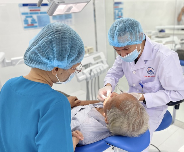 Ra mắt Trung tâm Răng hàm mặt kỹ thuật cao chuyên phục vụ người cao tuổi - Ảnh 2.
