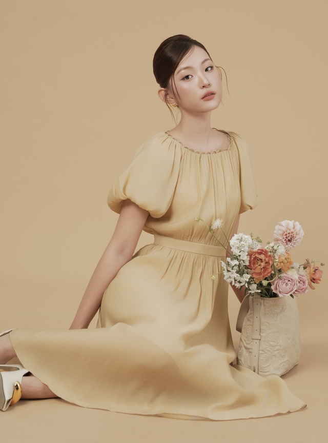 Cách diện trang phục màu beige đầy khí chất, thanh lịch- Ảnh 5.