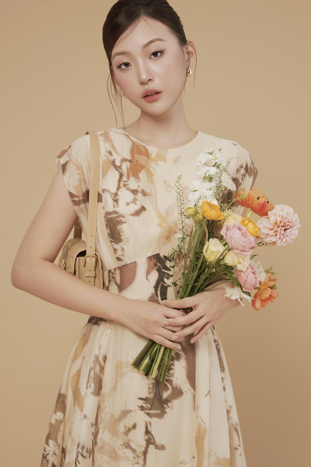 Cách diện trang phục màu beige đầy khí chất, thanh lịch- Ảnh 2.