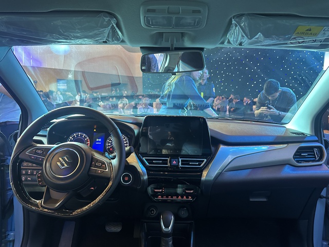 Suzuki Fronx có nhiều trang bị hấp dẫn, giá từ 520 triệu đồng - Ảnh 3. Suzuki Fronx có 3 phiên bản, trang bị nhiều công nghệ có giá từ 520 triệu đồng - Ảnh 3.