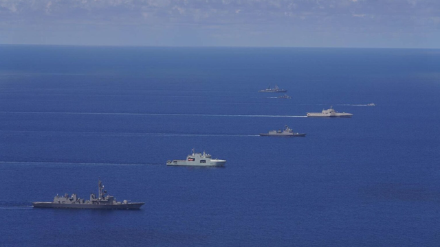 Tàu chiến các nước hợp tác diễn tập hải quân tại Biển Đông - Ảnh 1.