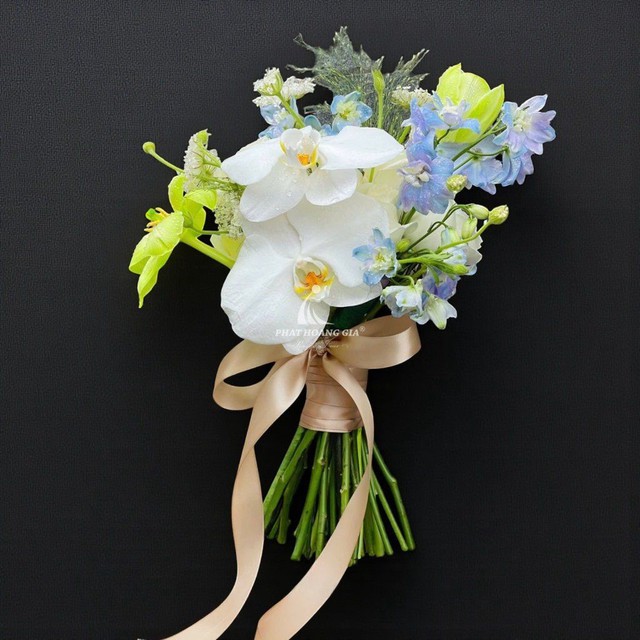 Ph&aacute;t Ho&agrave;ng Gia Floral & Decor: Nhiều ưu đ&atilde;i cho hoa cầm tay c&ocirc; d&acirc;u. - Ảnh 2.