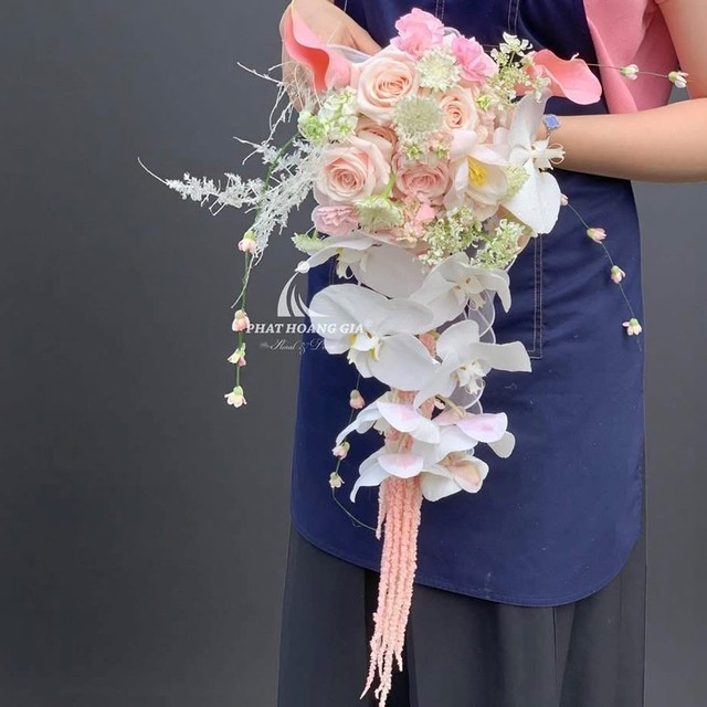 Ph&aacute;t Ho&agrave;ng Gia Floral & Decor: Nhiều ưu đ&atilde;i cho hoa cầm tay c&ocirc; d&acirc;u. - Ảnh 3.