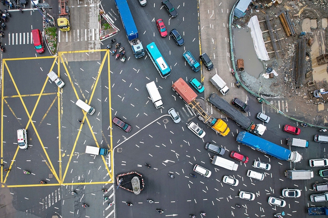 'Ma trận' vạch kẻ đường, biển b&aacute;o - Ảnh 5.