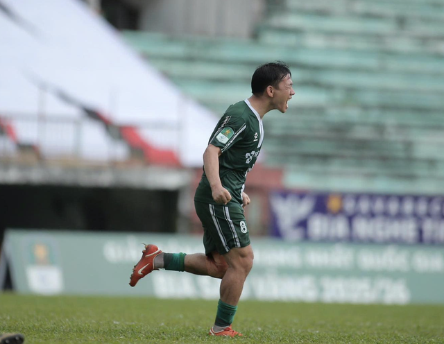 Minh Vương tr&igrave;nh diễn phong độ 'hủy diệt', Trường Tươi Đồng Nai đ&aacute;nh bại Long An: Giữ vững ng&ocirc;i đầu- Ảnh 1.