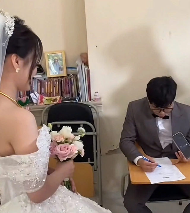 Độc lạ: Chú rể phải vượt qua …