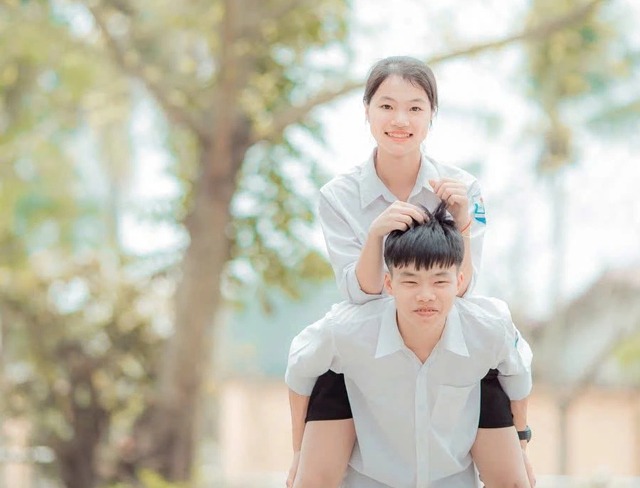 C&ocirc; d&acirc;u H&agrave; Nội tổ chức thi tiếng Anh cho ch&uacute; rể tại lễ cưới độc đ&aacute;o - Ảnh 2.