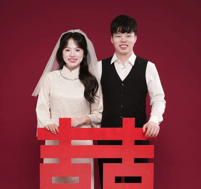 C&ocirc; d&acirc;u H&agrave; Nội tổ chức thi tiếng Anh cho ch&uacute; rể tại lễ cưới độc đ&aacute;o - Ảnh 3.