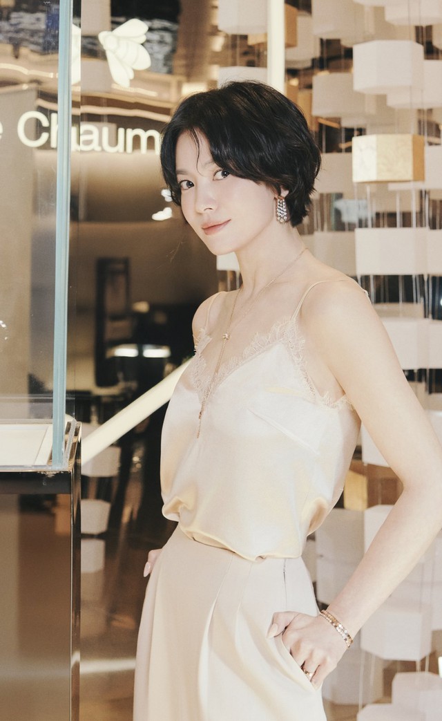 Soobin sang H&agrave;n Quốc dự sự kiện c&ugrave;ng Song Hye Kyo  - Ảnh 3.