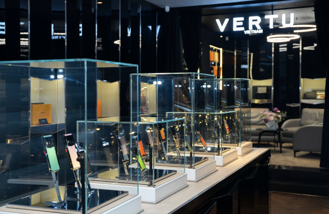 Vertu trình làng Agent Q: chiếc điện thoại được chế tác như một tác phẩm nghệ thuật - Ảnh 3.