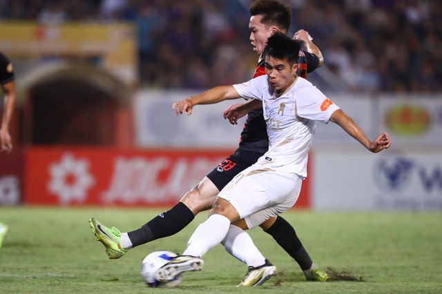 CLB Hà Nội có buồn khi nhìn về 'cố nhân' HLV Chu Đình Nghiêm?- Ảnh 3. CLB Hà Nội có buồn khi nhìn về 'cố nhân' HLV Chu Đình Nghiêm?- Ảnh 3.