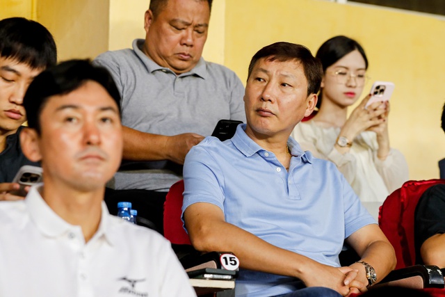 HLV Kim Sang-sik tìm ‘quân bài tẩy’ cho U.23 Việt Nam ở SEA Games 33