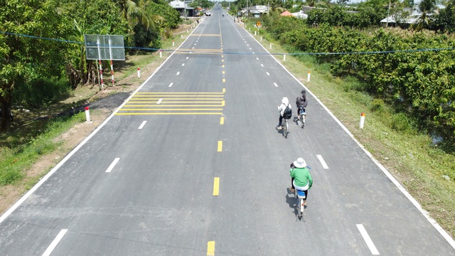 Đường tránh Cao Lãnh xuyên qua cánh đồng mùa nước nổi sắp hoàn thành- Ảnh 4. Đường tránh Cao Lãnh xuyên qua cánh đồng mùa nước nổi sắp hoàn thành- Ảnh 4.