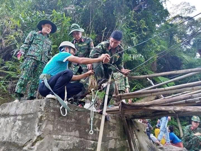 'Anh Thế 76' với đồng bào Ca Dong - Ảnh 2.