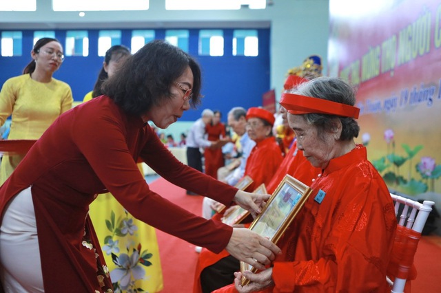 Trang trọng lễ mừng thọ 803 cụ ông, cụ bà ở TP.HCM- Ảnh 2.