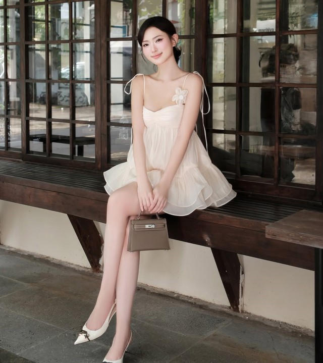 Đầm hai dây tôn lên sắc vóc ngày thu của nàng- Ảnh 5. Đầm hai dây tôn lên sắc vóc ngày thu của nàng- Ảnh 5.