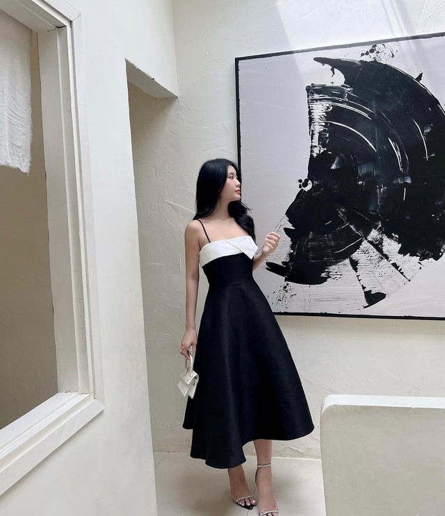 Đầm hai dây tôn lên sắc vóc ngày thu của nàng- Ảnh 7. Đầm hai dây tôn lên sắc vóc ngày thu của nàng- Ảnh 7.