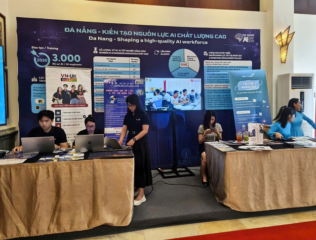 Sức hút Đà Nẵng trong ngành vi mạch bán dẫn và trí tuệ nhân tạo
- Ảnh 2. Sức hút Đà Nẵng trong ngành vi mạch bán dẫn và trí tuệ nhân tạo
- Ảnh 2.