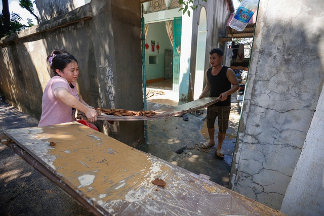 Cảnh b&aacute;o dịch bệnh sau mưa lũ- Ảnh 2.