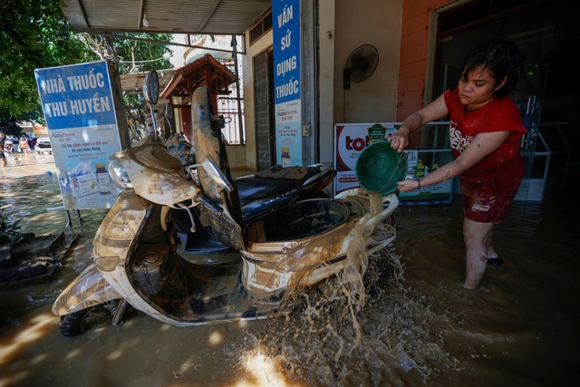 Cảnh b&aacute;o dịch bệnh sau mưa lũ- Ảnh 3.