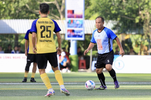 Hai cựu Quả b&oacute;ng v&agrave;ng truyền cảm hứng trong ng&agrave;y Trường ĐH Đồng Th&aacute;p sớm v&agrave;o b&aacute;n kết - Ảnh 2.