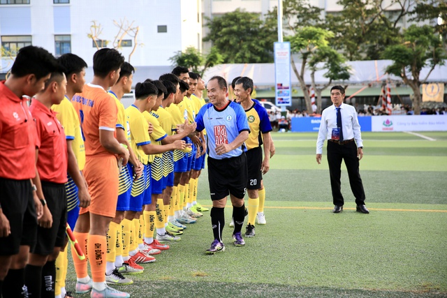 Hai cựu Quả b&oacute;ng v&agrave;ng truyền cảm hứng trong ng&agrave;y Trường ĐH Đồng Th&aacute;p sớm v&agrave;o b&aacute;n kết - Ảnh 3.