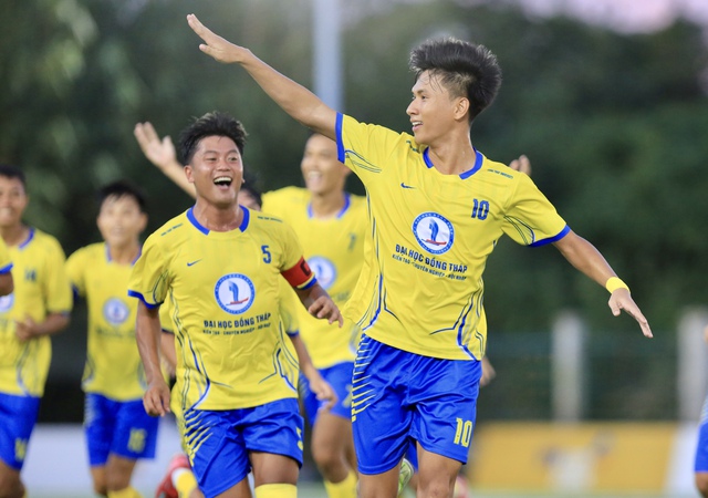 Hai cựu Quả b&oacute;ng v&agrave;ng truyền cảm hứng trong ng&agrave;y Trường ĐH Đồng Th&aacute;p sớm v&agrave;o b&aacute;n kết - Ảnh 7.