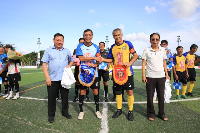 Hai cựu Quả b&oacute;ng v&agrave;ng truyền cảm hứng trong ng&agrave;y Trường ĐH Đồng Th&aacute;p sớm v&agrave;o b&aacute;n kết - Ảnh 4.