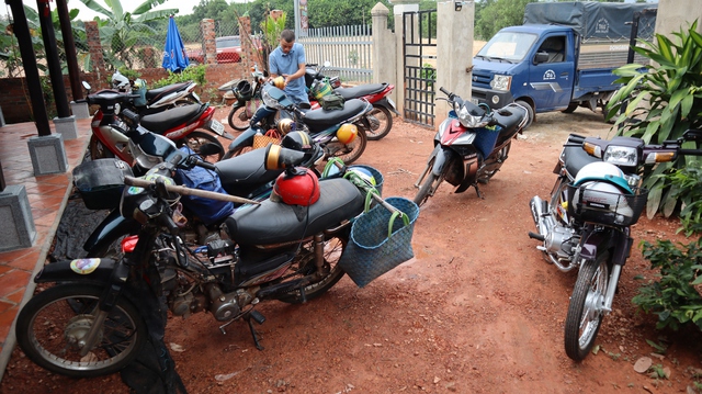 Thú săn ‘lộc trời’ nấm mối: May rủi, hiểm nguy và cuộc cạnh tranh thầm lặng- Ảnh 6. Thú săn ‘lộc trời’ nấm mối: May rủi, hiểm nguy và cuộc cạnh tranh thầm lặng- Ảnh 6.