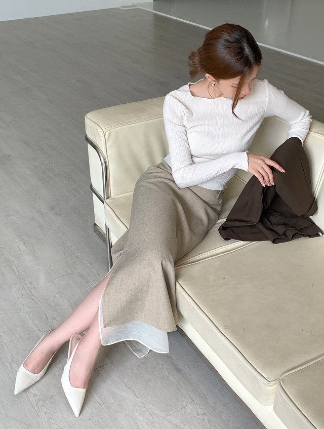 Ấm áp và nữ tính trong mùa thu cùng áo len mỏng - Ảnh 2.